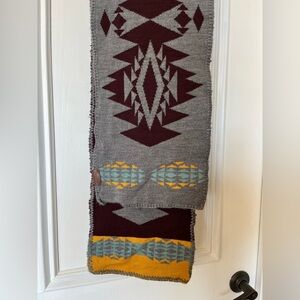 Pendleton Knit Muffler Scarf Crescent Butte Print Merino Wool Aztec Design Soft